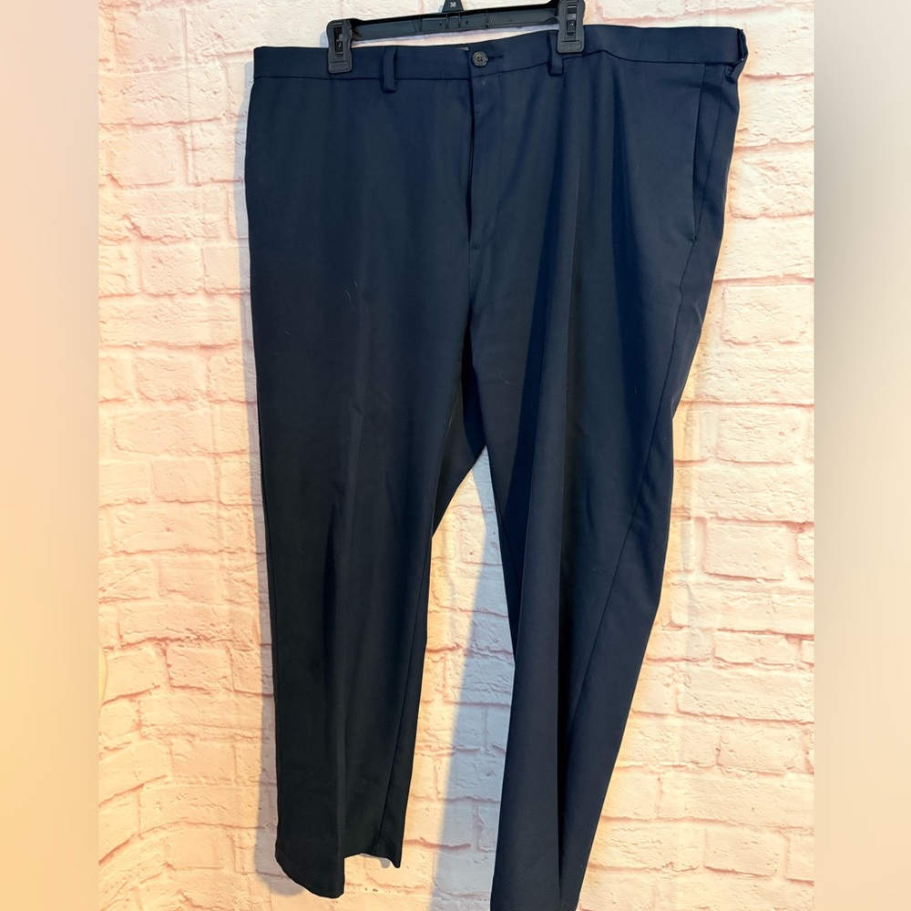 Haggar Navy
Cool18Pro Classic Fit
Pant Slacks 44×30